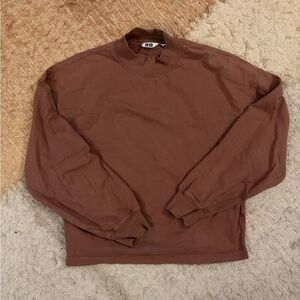 Uniqlo Brown Turtleneck Sweatshirt